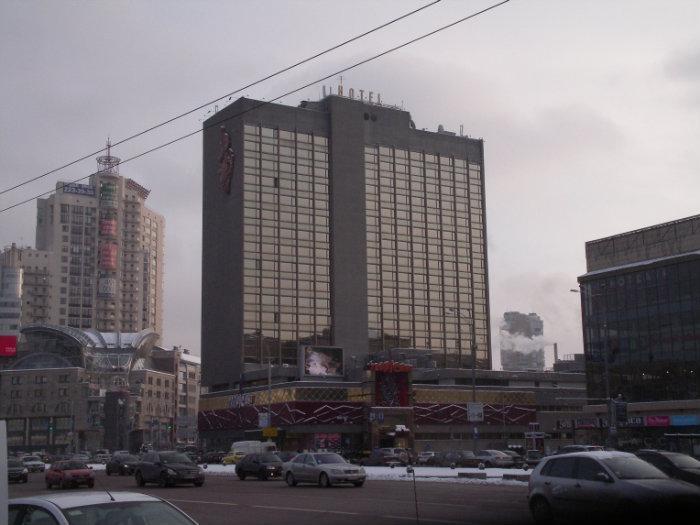 ЧП: Неизвестные пытаются захватить гостиницу "Лыбидь" в Киеве. ВИДЕО