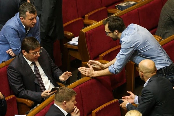 Лещенко: Досрочные выборы будут казаться не катастрофой, а спасительным кругом