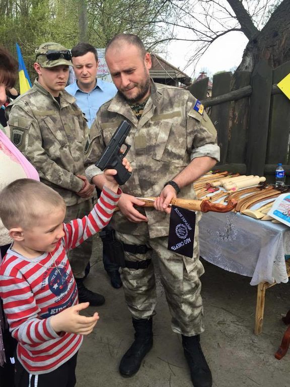 Дмитрий Ярош объяснил, почему нужно разрешить украинцам носить оружие