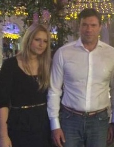 Их нравы: Олег Царев с неизвестной блондинкой вчера тусил на дне рождении Кобзона