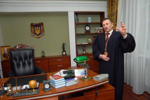 Судью-колядника Игоря Зварича выпустили из тюрьмы "с чистой совестью"