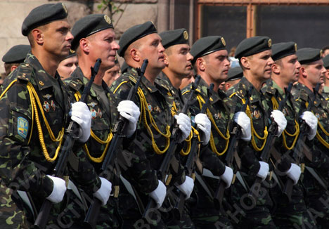 Ехануров хочет заменить военный парад выставкой боевой техники