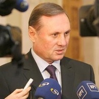 Александр Ефремов уже не исключает, что новым премьером станет не 'регионал'